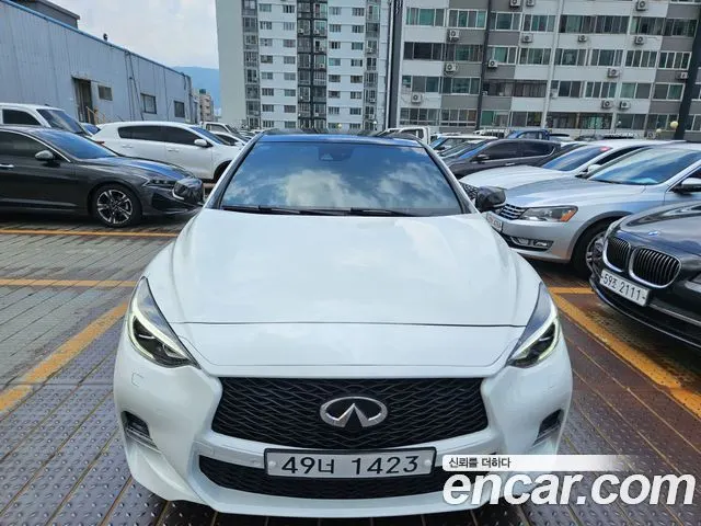 INFINITI Q30 2017