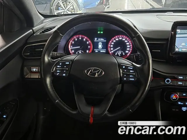 HYUNDAI VELOSTER 2018 — 80 544 км, серебристо-серый, Корея — под ключ — фото 8
