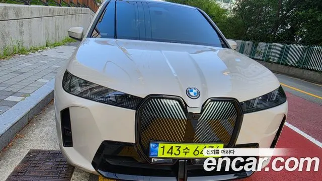 BMW IX 2026 — 33 000 км, белый-перламутр, Корея — под ключ — фото 1