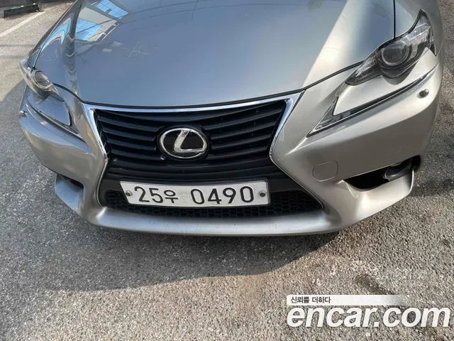 LEXUS IS200T 2016 — 96 000 км, серый, Корея — под ключ — фото 1