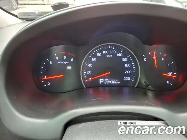 KIA CARNIVAL R 2013 — 285 000 км, белый, Корея — под ключ — фото 6