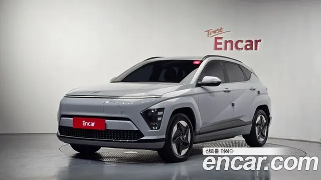 HYUNDAI KONA ELECTRIC 2023 — 59 764 км, серебристо-серый, Корея — под ключ — фото 1