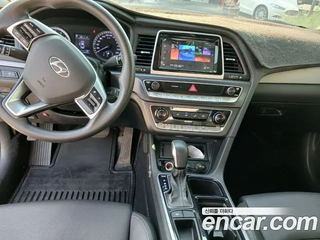 HYUNDAI SONATA 2019 — 199 920 км, серебристый, Корея — под ключ — фото 7