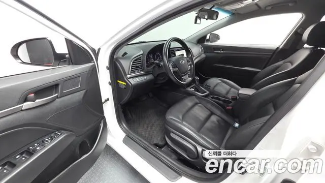 HYUNDAI AVANTE 2016 — 109 775 км, белый, Корея — под ключ — фото 10