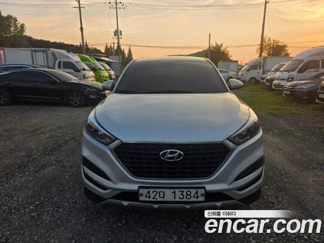 HYUNDAI TUCSON 2018 — 206 212 км, серебристый, Корея — под ключ — фото 1