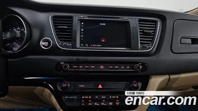KIA CARNIVAL 2015 — 161 270 км, белый, Корея — под ключ — фото 12