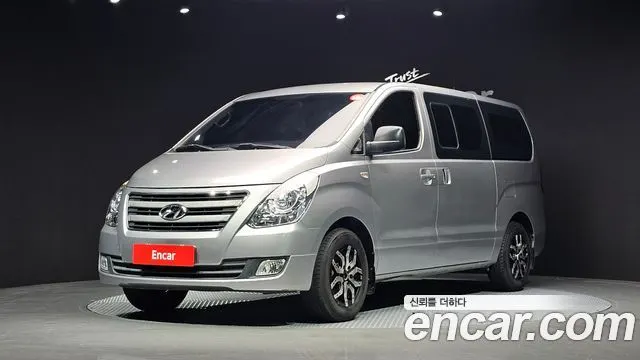 HYUNDAI GRAND STAREX 2017 — 97 525 км, серебристый, Корея — под ключ — фото 1
