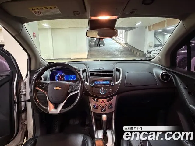 CHEVROLET TRAX 2016 — 131 767 км, белый, Корея — под ключ — фото 8