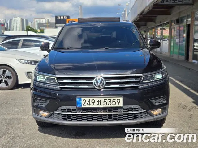 VOLKSWAGEN TIGUAN ALLSPACE 2020 — 109 777 км, чёрный, Корея — под ключ — фото 1