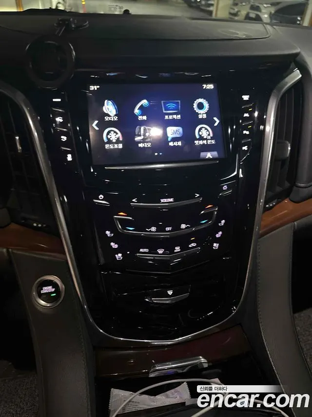CADILLAC ESCALADE 2019 — 143 000 км, чёрный, Корея — под ключ — фото 9