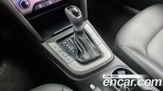 HYUNDAI AVANTE 2017 — 124 517 км, серебристо-серый, Корея — под ключ — фото 9