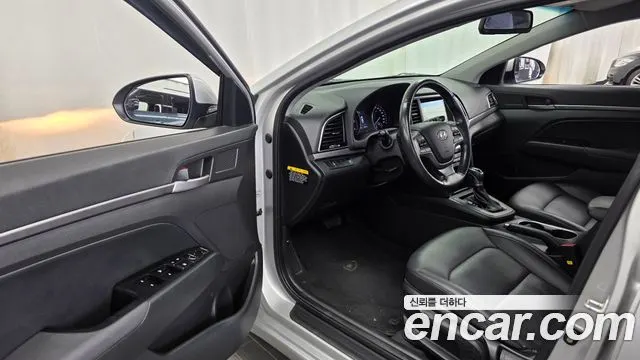 HYUNDAI AVANTE 2017 — 124 517 км, серебристо-серый, Корея — под ключ — фото 10
