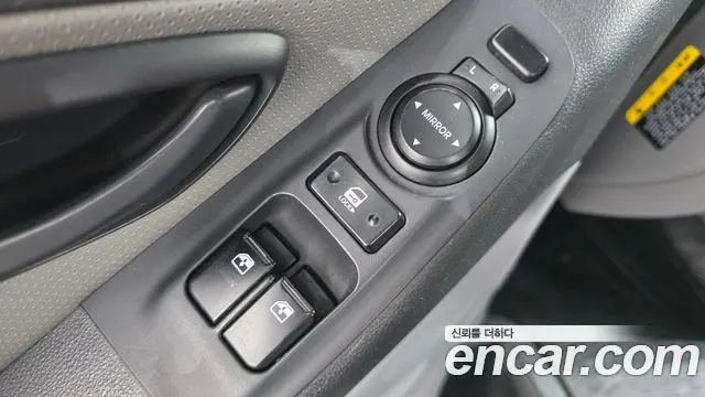 HYUNDAI GRAND STAREX 2018 — 141 362 км, серебристо-серый, Корея — под ключ — фото 12