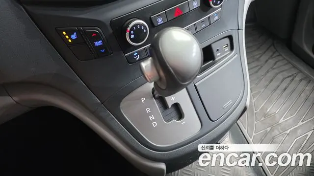 HYUNDAI GRAND STAREX 2018 — 141 362 км, серебристо-серый, Корея — под ключ — фото 9