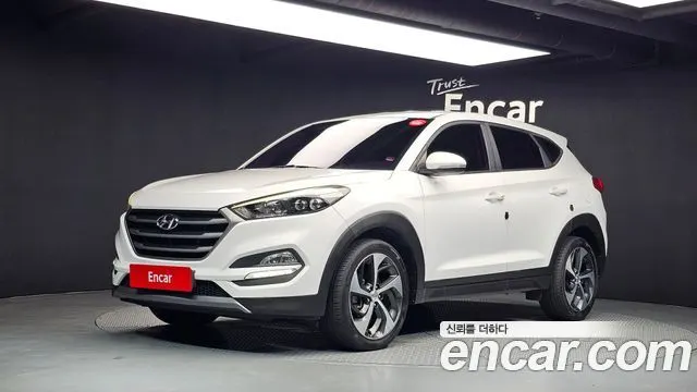 HYUNDAI TUCSON 2016 — 163 642 км, белый, Корея — под ключ — фото 1