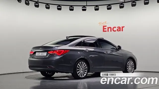 HYUNDAI SONATA THE BRILLIANT 2013 — 104 791 км, серебристо-серый, Корея — под ключ — фото 2