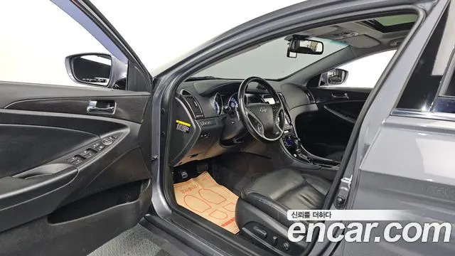 HYUNDAI SONATA THE BRILLIANT 2013 — 104 791 км, серебристо-серый, Корея — под ключ — фото 10