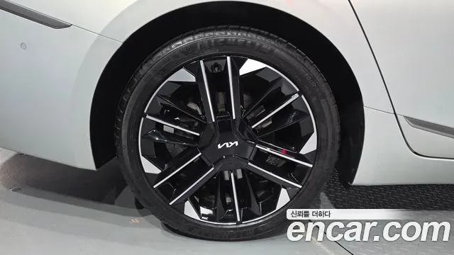 KIA K8 HYBRID 2025 — 20 814 км, серебристо-серый, Корея — под ключ — фото 5