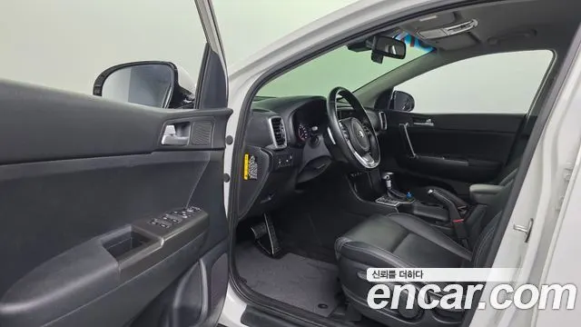 KIA SPORTAGE THE BOLD 2019 — 96 845 км, белый, Корея — под ключ — фото 10