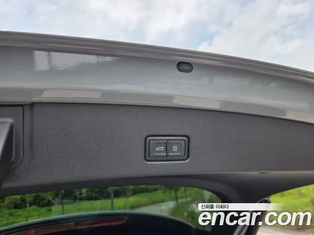 AUDI Q4 E-TRON 2025 — 10 000 км, серебристо-серый, Корея — под ключ — фото 11