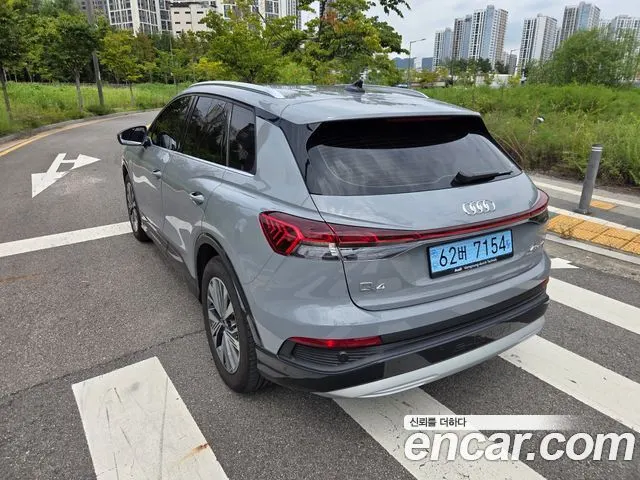 AUDI Q4 E-TRON 2025 — 10 000 км, серебристо-серый, Корея — под ключ — фото 4