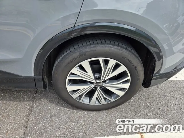 AUDI Q4 E-TRON 2025 — 10 000 км, серебристо-серый, Корея — под ключ — фото 8