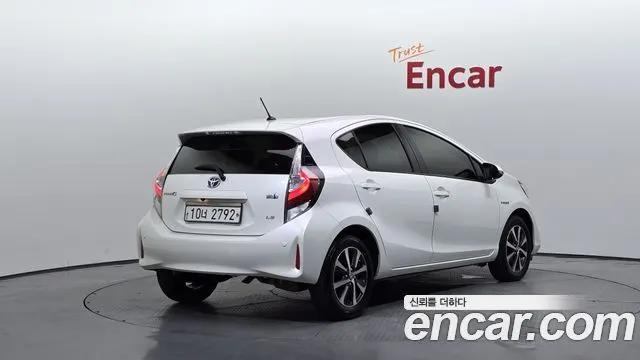 TOYOTA PRIUS C — из Кореи под ключ