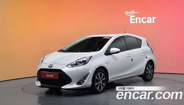 TOYOTA PRIUS C 2019 — 86 830 км, белый, Корея — под ключ — фото 2