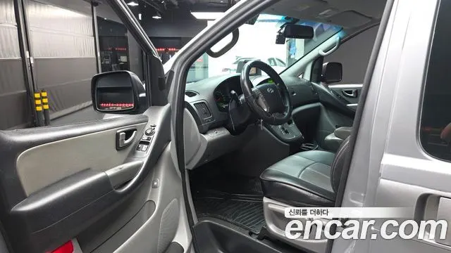 HYUNDAI GRAND STAREX 2014 — 201 525 км, серебристый, Корея — под ключ — фото 10