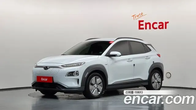 HYUNDAI KONA ELECTRIC 2020 — 136 350 км, белый, Корея — под ключ — фото 1