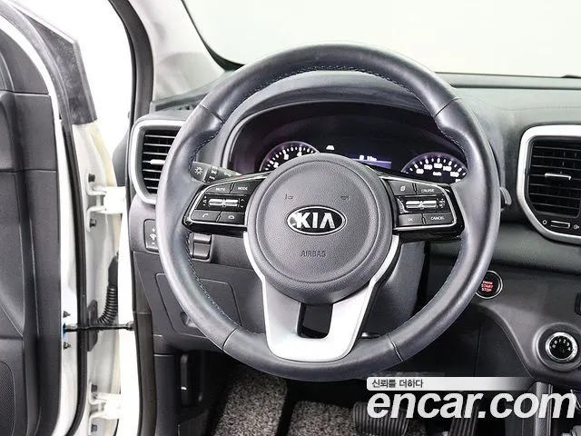 KIA SPORTAGE THE BOLD 2019 — 8 825 км, белый, Корея — под ключ — фото 6