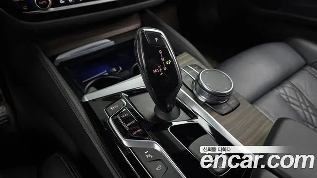 BMW 5 SERIES 2017 — 86 414 км, серебристо-серый, Корея — под ключ — фото 9