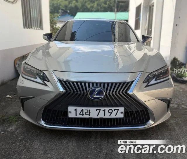 LEXUS ES300H — из Кореи под ключ
