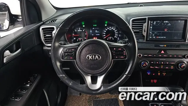 KIA SPORTAGE 2018 — 181 038 км, белый, Корея — под ключ — фото 12