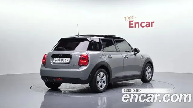MINI COOPER D 2017 — 15 833 км, серебристо-серый, Корея — под ключ — фото 2