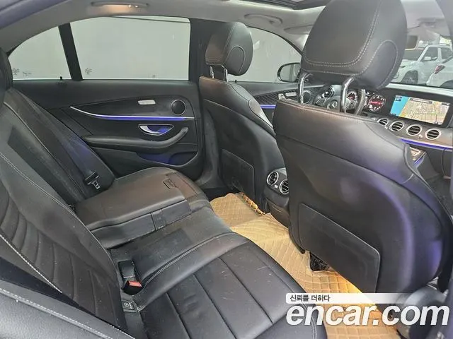 MERCEDES-BENZ E-CLASS W213 2018 — 177 421 км, светло-серебристый, Корея — под ключ — фото 6