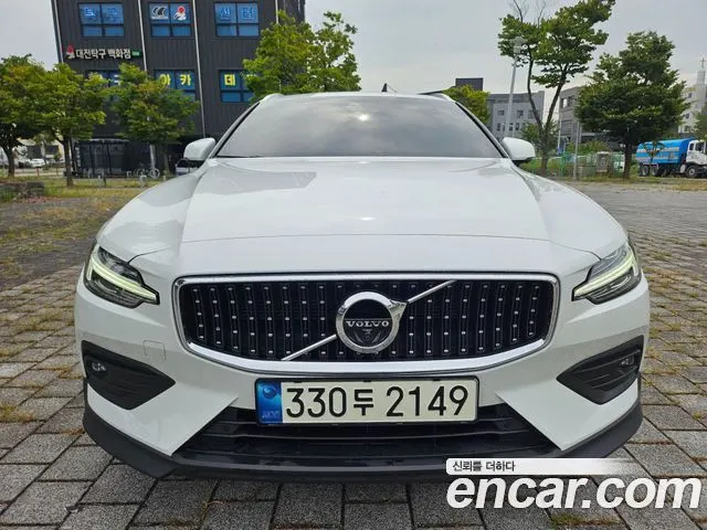 VOLVO V60 CROSS COUNTRY 2022