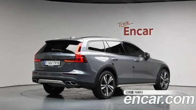 VOLVO V60 CROSS COUNTRY — из Кореи под ключ
