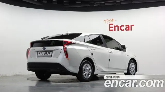 TOYOTA PRIUS 2017 — 50 505 км, белый, Корея — под ключ — фото 2