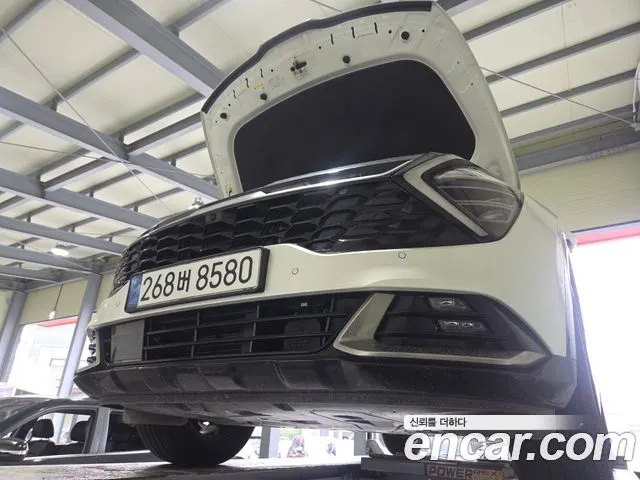 KIA SPORTAGE HYBRID 2024 — 27 993 км, белый, Корея — под ключ — фото 1