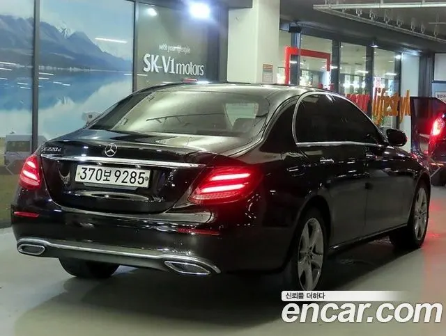 MERCEDES-BENZ E-CLASS W213 2017 — 119 407 км, чёрный, Корея — под ключ — фото 4
