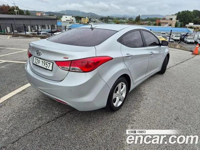 HYUNDAI AVANTE 2014 — 110 466 км, серебристый, Корея — под ключ — фото 4