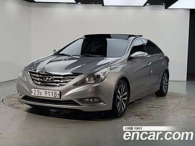 HYUNDAI SONATA 2010 — 147 429 км, серебристый, Корея — под ключ — фото 1