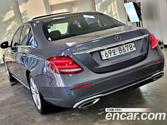 MERCEDES-BENZ E-CLASS W213 2018 — 126 000 км, серый, Корея — под ключ — фото 4