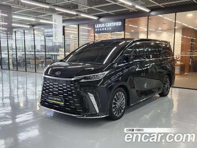 LEXUS LM 2025