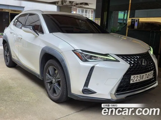 LEXUS UX250H 2021 — 82 949 км, белый, Корея — под ключ — фото 1