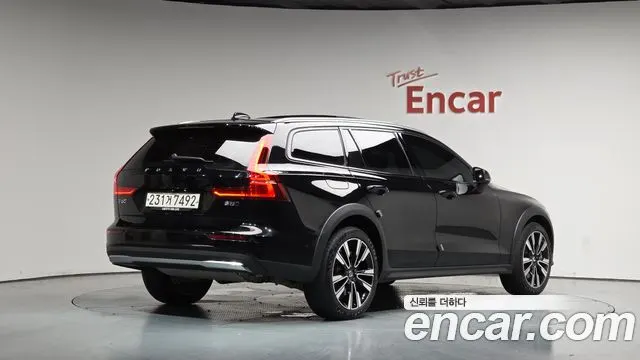 VOLVO V60 CROSS COUNTRY 2023