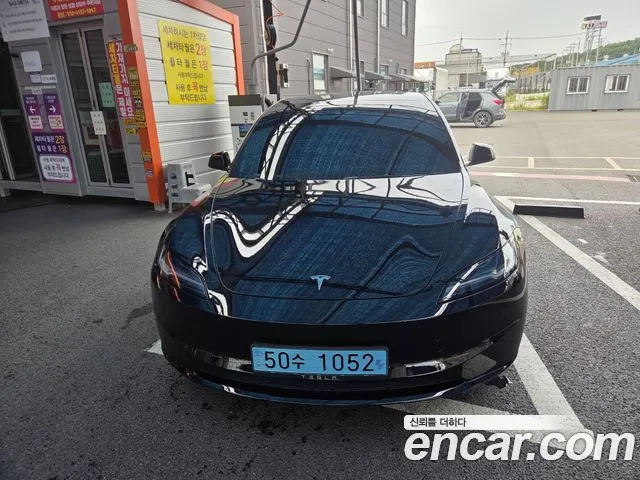 TESLA MODEL 3 2024 — 29 950 км, чёрный, Корея — под ключ — фото 1