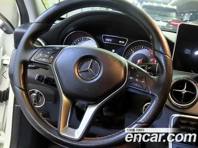 MERCEDES-BENZ GLA-CLASS X156 2015 — 98 316 км, белый, Корея — под ключ — фото 7