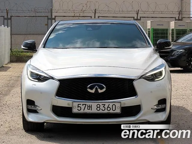 INFINITI Q30 2018